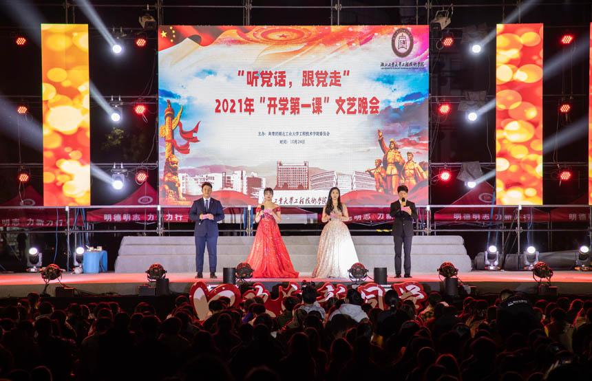 新年在家不枯燥，纯麦UP棒，在家K歌真的棒