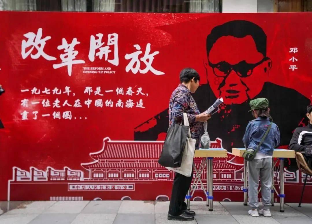 智慧灯杆支持定制化灯光设计，提升城市形象